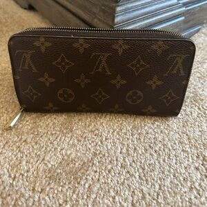 Louis Vuitton Compact Zippy wallet